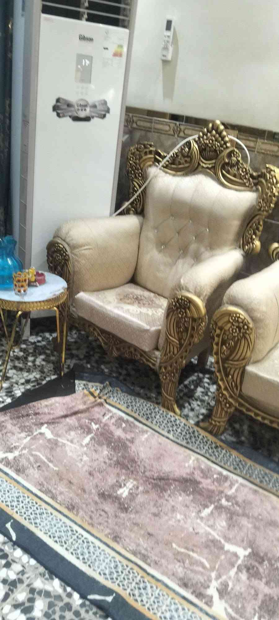السلام عليكم تخم ملكي  للبيع 18 مقعد مع ثلاث طبلات النظافة 90% السعر 550 وبي مجال العنوان حي اور الرقم*********** واتواصل واتساب

