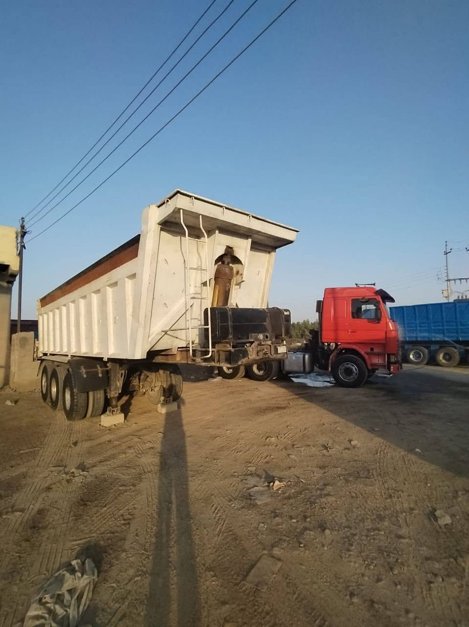 سلام عليكم
سكانيا 143 مديل 93
محرك 0//6 كير, 5//5
مسجل قلاب ثلاث دناكير
***********
***********
