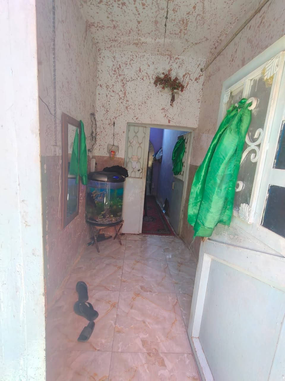 بيت طابقين طابو صرف بناء وسط مساحه ١٠٠واقع حال ١٢٥عنوان كربلاء حي العامل يم جامع اهل بيت قرب ع شارع سعر ١٥٠ تواصل بالرقم ***********
