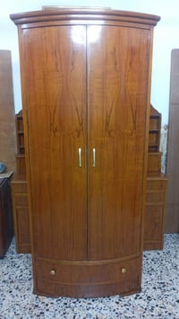 كاونتر زاوية • مستعمل • ارتفاع ٢م