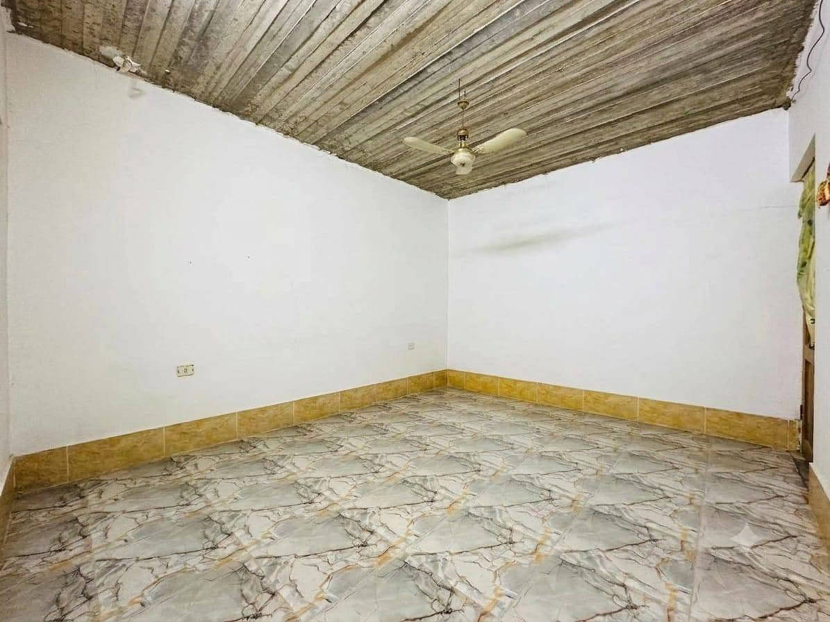 بسم الله الرحمن الرحيم
بيت حي الملائين الثانيه دار مساحة 250متر الواجه12.5نزال20متر
يتكون ثلاث غرف نوم واستقبال وغرفة طعام ومطبخ ومشتملات داخليا وخارجيةوحديقةومحل
 السعر 100 او بيها مجال بيع مستعجل ؟ 
للاستفسار الاتصال على هذا الرقم
***********
***********
