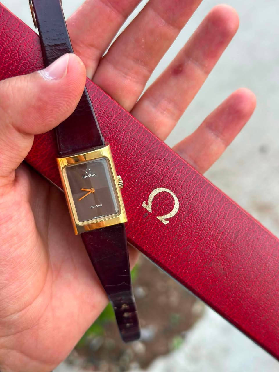 من أجمل موديلات الاوميكا OMEGA DE VILLE TANK 🇨🇭

- اوميكا ديفل تانك إنتاج 1970

- نصب تكويك (تعبئة يدوية)

- تغليف ذهب 20 مايكرون

- أبعاد الساعة 20 ملم عرض 30 طول ( يرهم للايد الناعمه )

- جميع تفاصيل الساعه اصلية سير - بك - علبه

رجاء لمعرفة السعر التواصل على الخاص 🌹📍
للاتصال ***********
