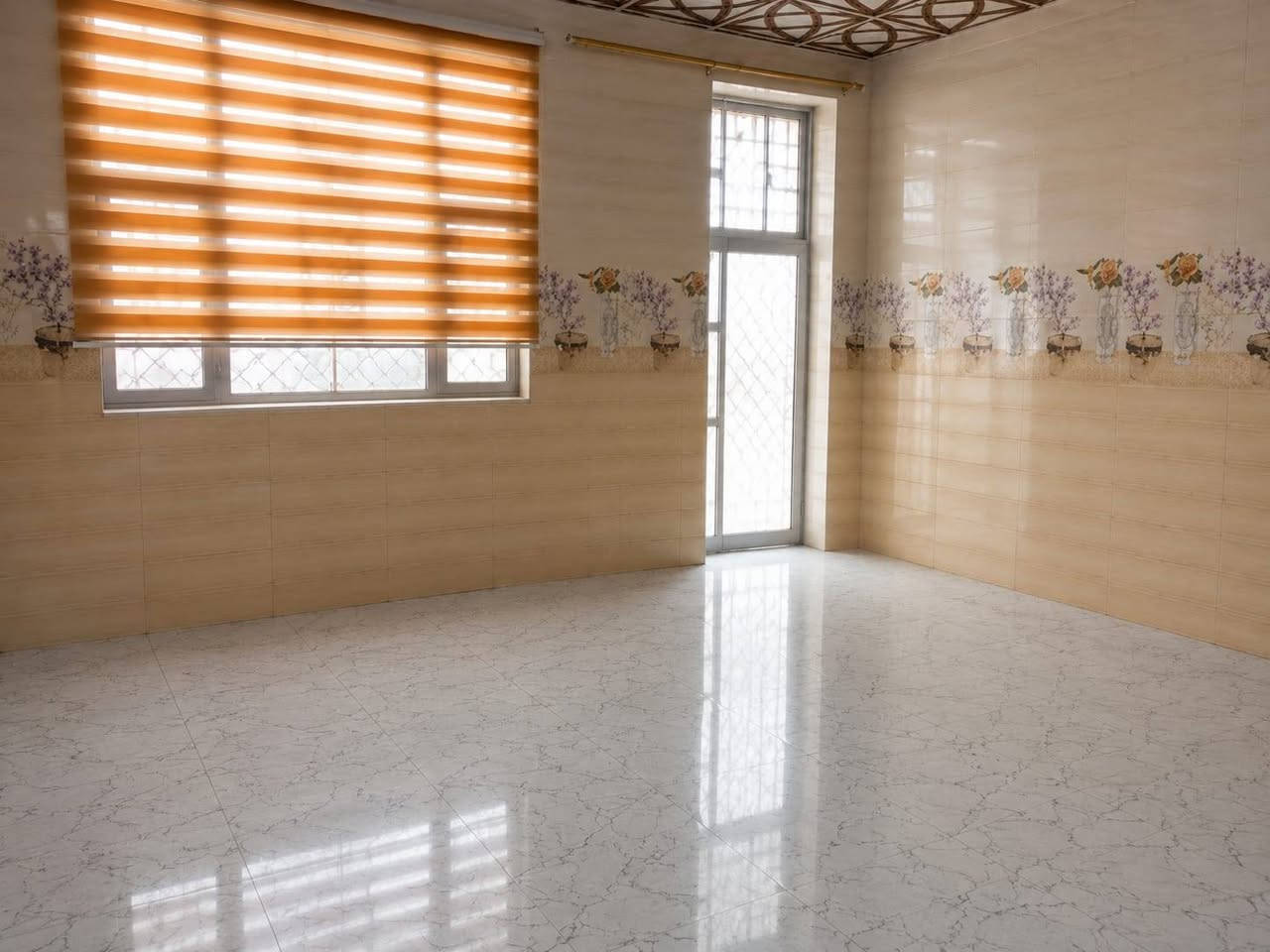 سلام وعليكم بيت بلا كوت جديده شارع بيت حايف مساحت البيت 300
المساحة ١٥×٢٠
هول واستقبال ومطبخ وغرفتين غرفة منهن بيها حمام
وحمامات وصحيات خارجية وداخلية وكراج وحديقة ***********
