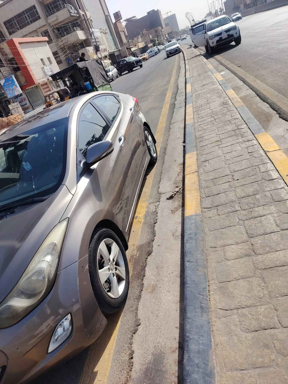 هيونداي ألنترا (خليجي) - فول مواصفات 1/1 
​المواصفات والإضافات:
​المواصفات: بصمة، فتحة سقف، كراسي كهرباء (أعلى صنف 1/1)
الكشر كفالة عامة عدى تكحيلات بسيطة 
​المحرك والمكانيك: مكينة، كير، وتبريد بشرط وكفالة عامة
​السنوية : رقم جديد، هزة جديدة (مفحوصة قبل شهر)، السيارة باسمي والتحويل ثاني يوم مباشراً 
​📌 السعر: 96 ورقة وبها مجال بسيط جداً
📍 المكان: بغداد - البلديات / تقاطع المصرف 
📞 للتواصل والاستفسار: ***********
