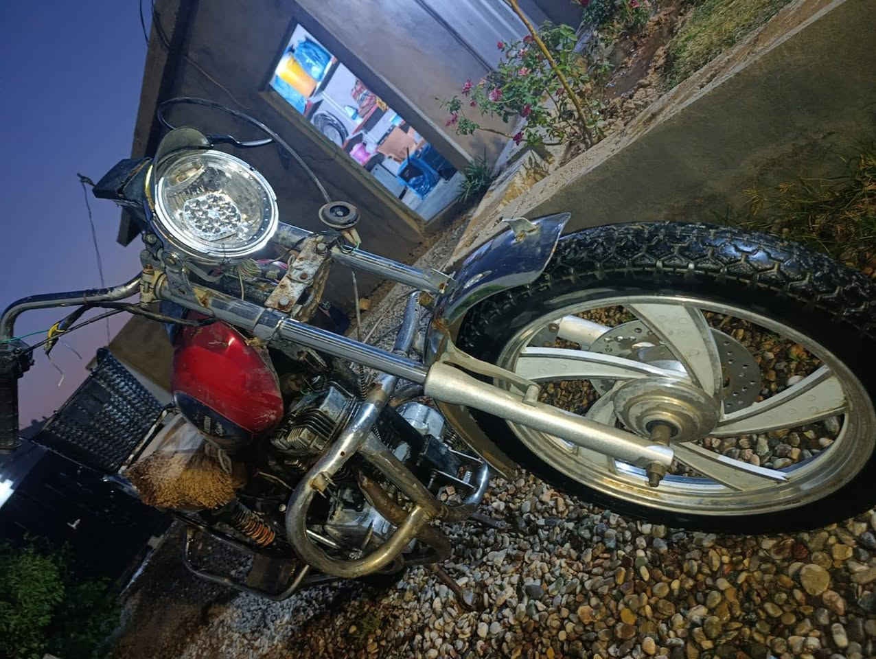 السلام عليكم موطور جني دبل بلك موديل 2014/للبيع 

🏍️🏍️ كما موضح بصوره 

الموطور شغال كلشي مابي
كهربائيات شغاله 
  السعر 200 وبي مجال للشراي
الاستفسار اتصال *********** أو مراسله 
@إشارة
