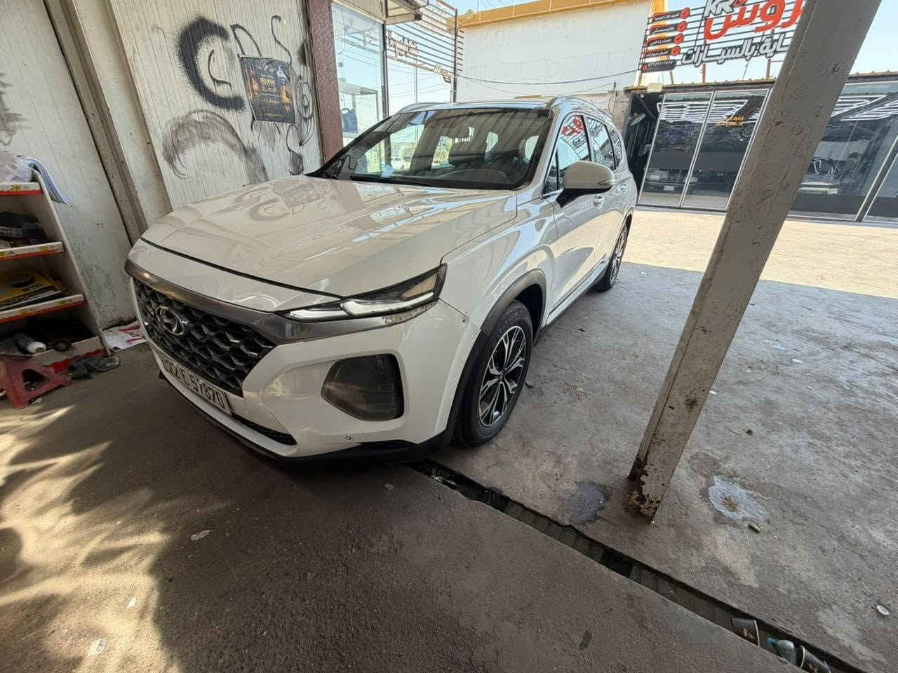 هيونداي سنتافي موديل 2019 خليجي فول مواصفات واحد على  واحد 6سلندر سبعة راكب تبريد 3قطع السيارة مكينه كير حدادة تبريد كله جديد السيارة بيهة ضربه بالمدكر الخلفي الي ورة العبري مكفوله لغود وشواصي وبيهة صبغ  يعني البدي مامكفول شوف العين رقم اربيل سنويه جديدة ورقم جديد راعيهة محولهة بأسمه هنا بالبصرة تريد وكالة تريد تحويل حاضر السعر (160) الشراي يتصل ***********
