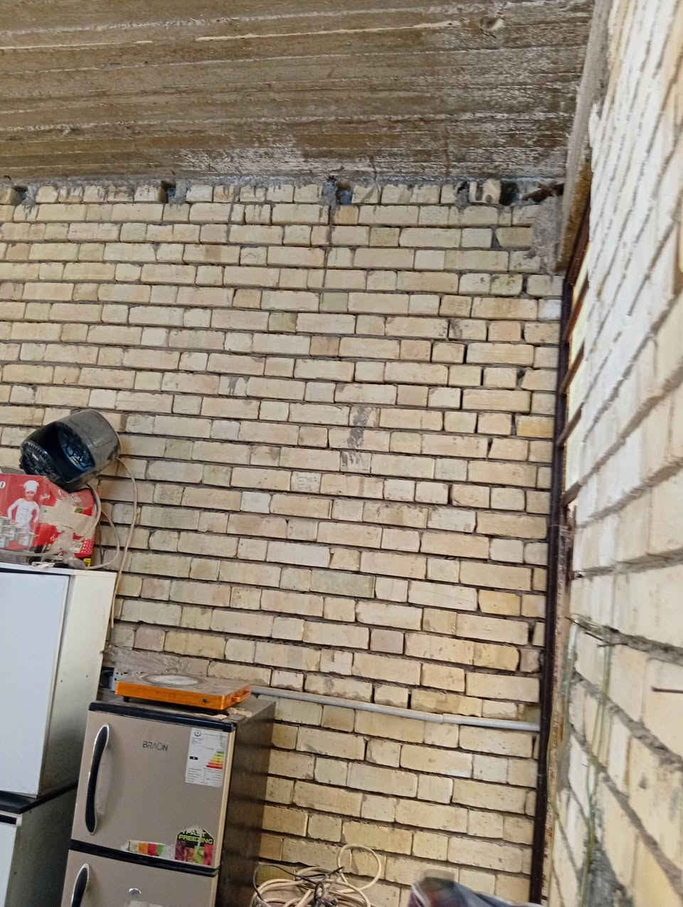 السلام عليكم  من رخصه ابو الكروب ' البيت للبيع المساحه 147 متر طابقين' بناء حديث 2024الواجه 6/75' نزال 22
عالي عن الشارع ارتفاع متر تبليط مجاري بي محل العنوان المدينه حي طارق خلف معمل الغاز على القديم  من جهه الزراعي   ! السعر ' التواصل على الرقم ***********
