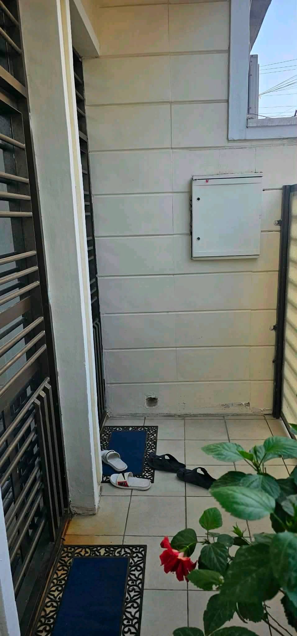 #إياد_عدنان
​بيت للبيع بموقع مميز جداً | حي الجهاد - محلة الأساتذة 🏠✨
​فرصة استثمارية وسكنية راقية في واحدة من أفضل مناطق بغداد (حي الجهاد - محلة الأساتذة / خلف الأربع شوارع).
​المساحة: 75 متر مربع (الواجهة 5 م × النزال 15 م)
​السند: طابو صرف (ملكية تامة)
​المواصفات والتفاصيل:
​صالة استقبال واسعة
​مطبخ
​مناور وخدمات صحيات عدد 2
​غرف نوم عدد 2
​بيتونة + سطحين
​📍 الموقع: بغداد - حي الجهاد - محلة الأساتذة (خلف أربع شوارع) — موقع مميز ومخدوم بالكامل.
💰 السعر: مناسب جداً.
​📲 للاستفسار والتواصل (اتصال / واتساب):
***********