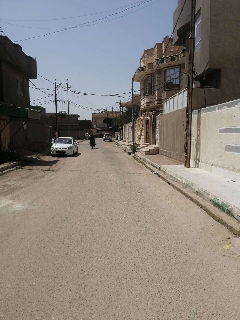 السلام عليكم
بيت للإيجار سماوه حي الصدر

المساحه ٢٠٠ متر يتكون من صاله وغرفه كبيره وغرفه صغيره وحمام ومطبخ وكراج سياره وحديقه

للاستفسار واتساب ***********
