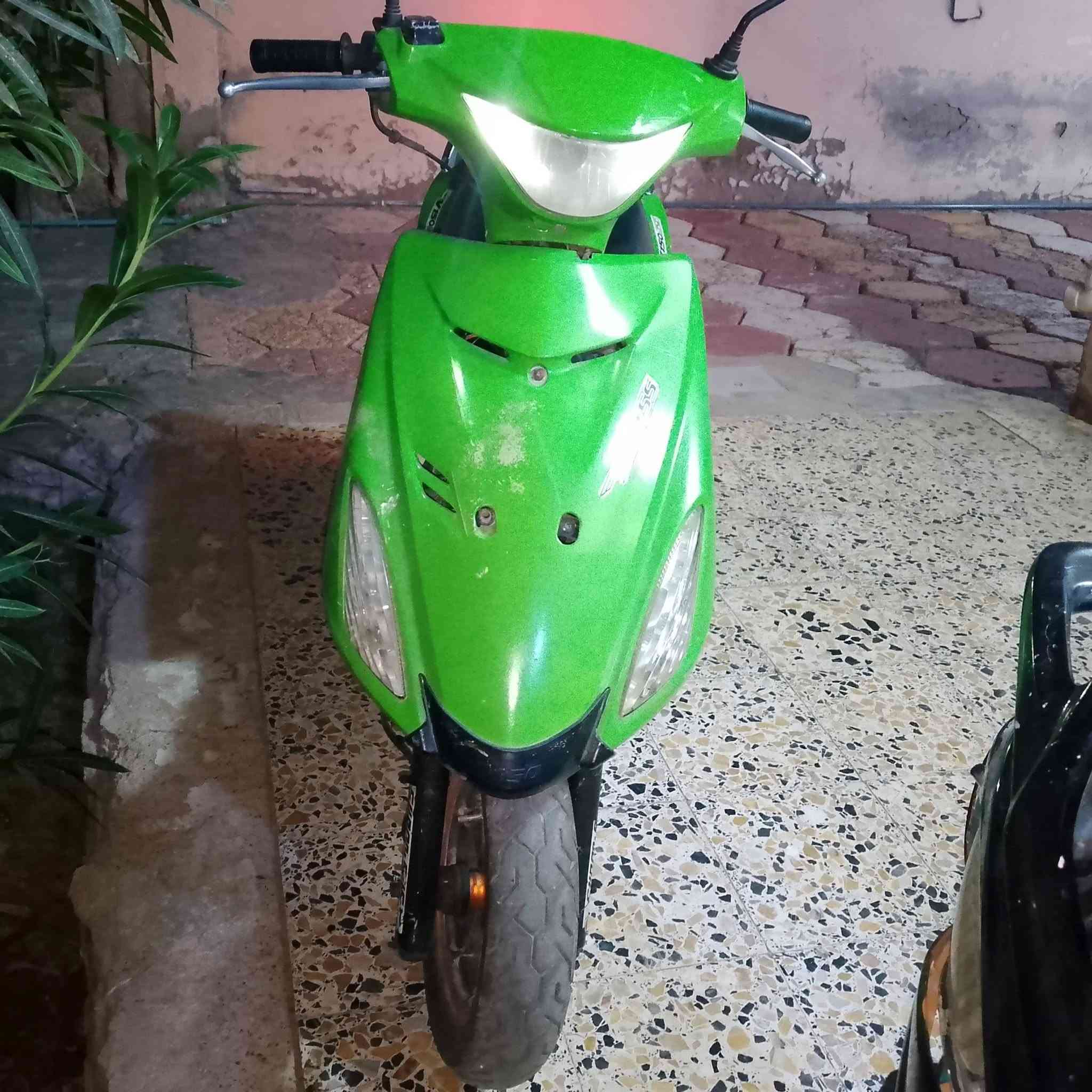 سلام عليكم ادرس للبيع
كل شي شغال بس لايت امامي محترك 
سعر 250وبيها مجال 
اي ستفسار *********** واتساب

