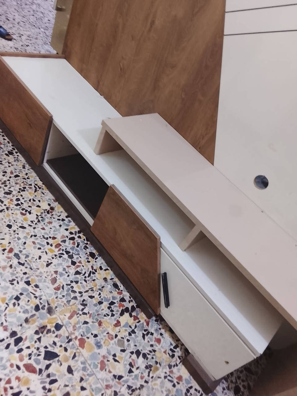 ميز بلازمه ديكور كلش حلو واحلى من الصورة نظيف سعر١٠٠ المكان الرئاسه مال عبيدي ***********
