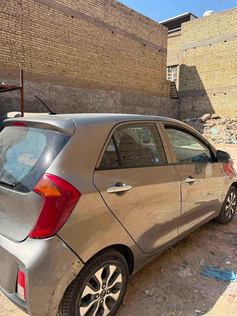 بيكانتو 2016 خليجي

جيتي لاين ٤ بستم مكينة ١٤٠٠  كفالة مكينة وكير 

السيارة بيها صبغ فقط جاملغ امامي وباب السائق بدون دواخل 

تبريد بلادي ثلج 

كلشي بيها بلادي 

السيارة فول للاخير كشنات جلد فتحة سقف مري شفط  

 تحكمات ستيرن 

عنوانها بغداد حي اور  رايده (75$)
***********
