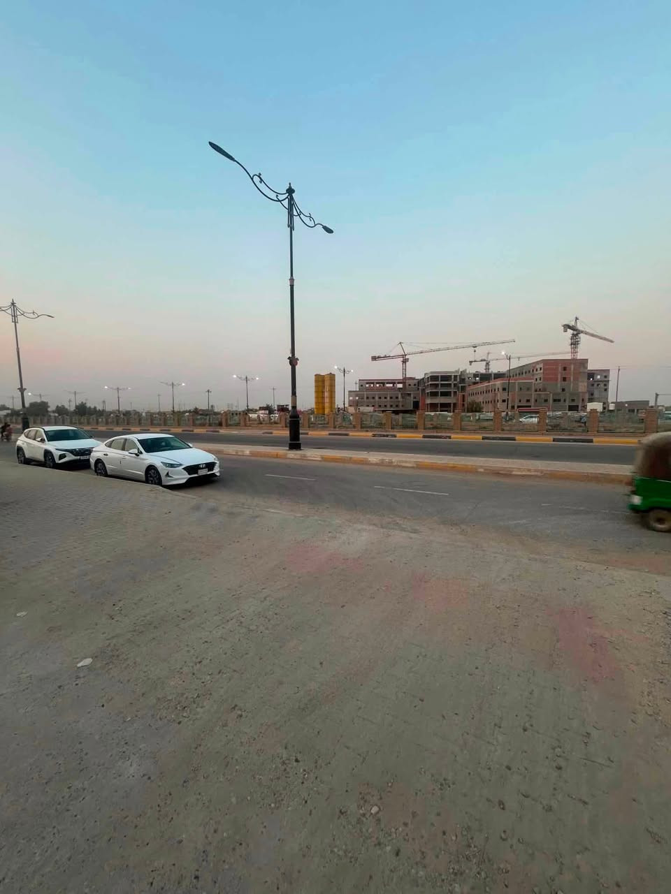 السلام عليكم
عندي قطعه ارض زراعي سند 25 
مساحه 150 متر 
واجهه 10 متر 
نزال 15 متر 
مكانه مقابيل مستشفى الاسترالي شارع صبه وكامل خدماته 
قريبه على الشارع 
السعر 110 مليون وبيه مجال بسيط
الرقم / ***********
