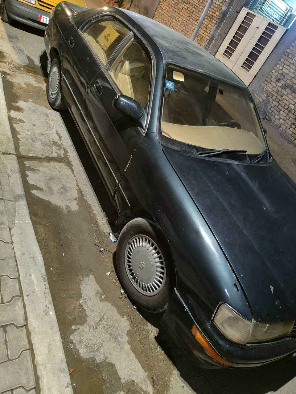 سياره كراون بطه موديل 92 مكانها بغداد الرقم ديالى سياره  /***********
  داخله هزه جديده ما ناقص هالشي سياره جاهزه السعر 48
