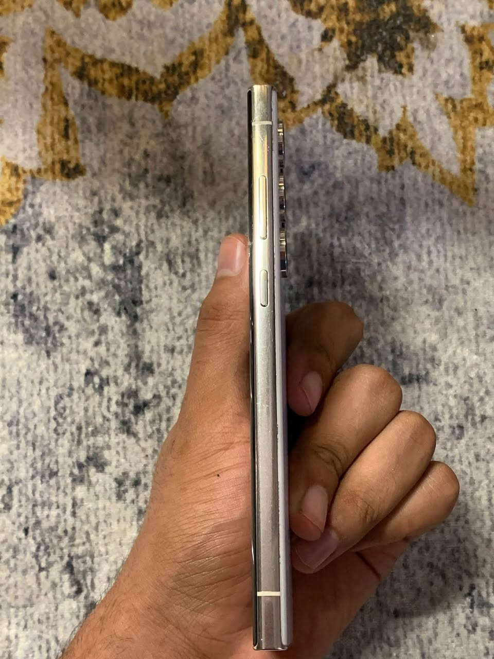 سامسونج جالاكسي S23 Ultra للبيع
ذاكرة 256GB, رام 12GB 
مستعمل, بحالة ممتازة 
بورد وسيم كارد وكاميرات واللمس شغال 100‎%‎ + ظهر وقلم سليم وشغال .
مبدل بطارية اصلية وكاله جديدة
الشاشة مكسورة 
الجهاز ممتاز جداً للمصلحين، أو لشخص يملك جهاز S23 Ultra بورد عاطل/محروق ويريد نقل الشاشة عليه، أو شخص يحب يبدله شاشة ويستخدمه.
وكأمل ملحقاته موجوده من علبة وبطارية سامسونج اصلية 45W. 
السعر 389 ألف وبي مجال 
مكاني بغداد الأمين 
للتواصل واتساب على الرقم:
+964 772 700 7716

