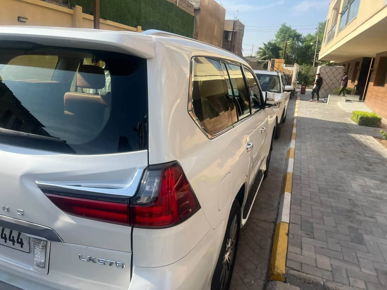 السلام عليكم لگزز مديل ١٦ السيارة كفالة عامه من الصبغ والتبديل بيها بارد موضح بل السونار گير مكينه تبريد تخم تاير جديد السياره مال بيت مكان السيارة بغداد الكراده ساحه الواثق السعر ٤٧ الف يعني أربع دفاتر وسبعين ورقه بيها مجال جداً بسيط مكلف بل النشر اتصال فقط رقم صاحب السياره ***********
