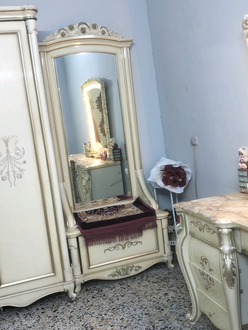 غرفه نوم للبيع  خشبه زين 7قطع مابيها ضرر مجرد الجام مال كنتور مكسر سعرها ب٤٠٠وبيها مجال
موقع بغداد شارع الجزيره رقم الهاتف ***********