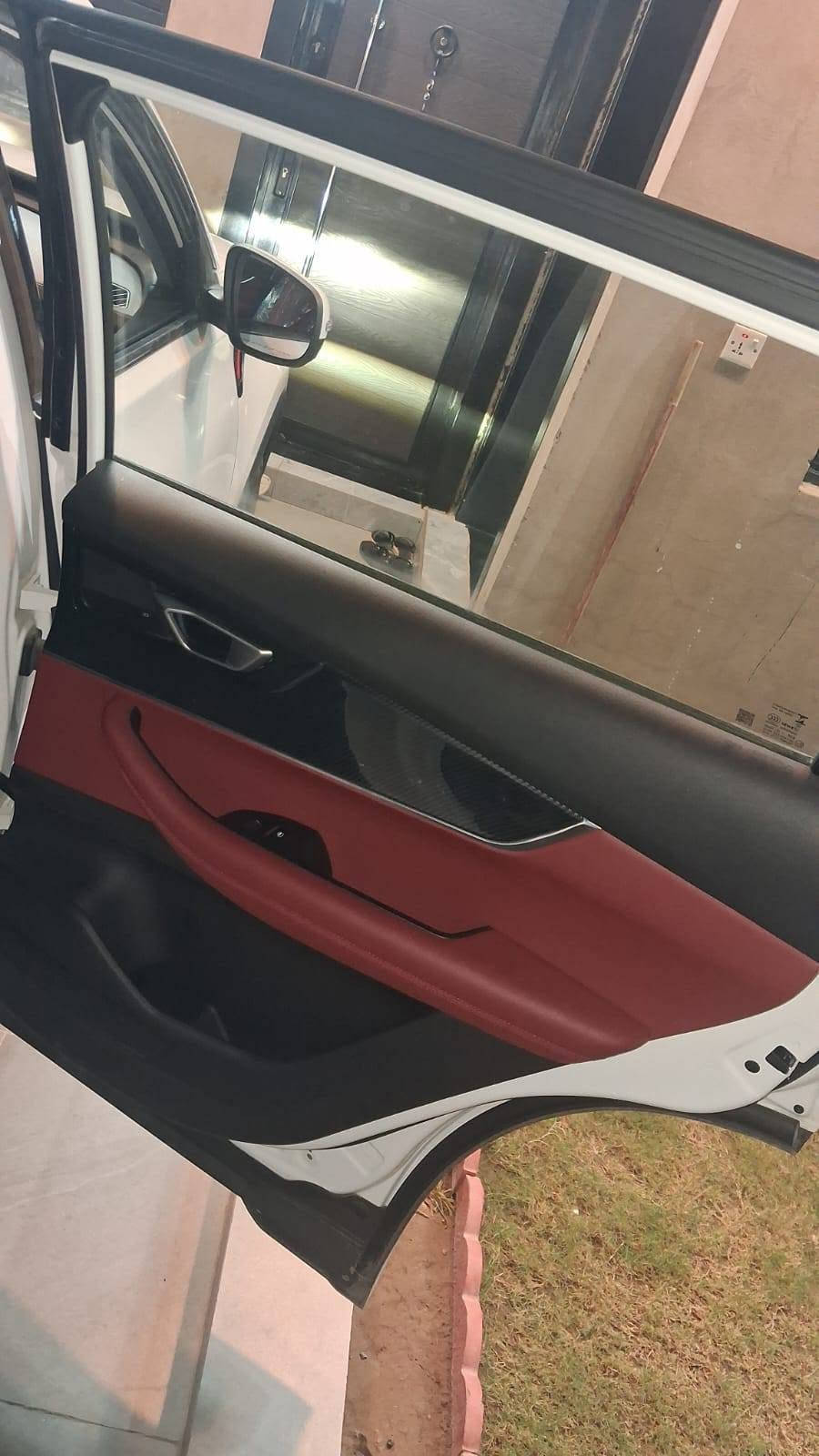 Chery Tiggo 7 Pro Max
شيري تيكو 7 برو ماكس موديل 2024 فول مواصفات رقم بغداد تحويل مباشر سنوية لسنة 2030 ماشية 35 الف
سونار مرفق مع الصور
السعر المطلوب 22,750 مليون وبيهه مجال  ***********
