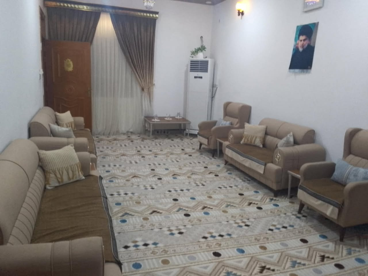 ألسلام عليكم 
للبيع  بيت في منطقة 36 خلف معمل ألمرور قريب من  ألأثار  ..
ألمساحه 200 متر مربع / طابقين ..
يحتوي الطابق ألأرضي على غرفتين نوم  وبرانيه وصاله كبيره ومطبخ وصحيات خارجيه وداخليه وطارمه وتهويه عدد 3 ,,
ويحتوي الطابق ألأول على غرفتين نوم وصاله وصحيات وسطحين ,,,
ألسعر 190 مليون دينار ,,
للراغبين بالشراء ألتواصل مع مكتب الركن ألذهبي على ألأرقام ألتاليه :
***********
***********
