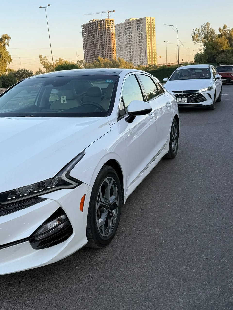 🚗 كيا كي فايف (Kia K5) موديل 2021 - أعلى مواصفات EX 🚗
​المواصفات العامة:
المحرك T1600
​الموديل: 2021
​الفئة: EX (أعلى مواصفات في فئتها)
​المسافة المقطوعة: 73,000 كم فقط
​الداخلية: جلد بيجي ملكي (بحالة الوكالة)
​الميزات الإضافية: تدفئة وتبريد بالكشنات (المقاعد)، مع باقي مواصفات الـ EX كاملة.
​حالة البودي والملاحظات (بكل أمانة وسلاسة):
​البنيد: مبدل نفس اللون (بدون صبغ)، بيه اختلاف بسيط جداً بنسبة تطابق اللون (مو 100%).
​الباب خلف السائق: بيه تعديل بارد قديم، ويحتاج له إعادة تعديل بارد خفيف لليحب يرتبه.
​السيارة بوضع ممتاز وجاهزة للاستخدام.
​السعر وتفاصيل الاتصال:
​السعر المطلوب: 150 ورقة ($15,000) وبيه مجال بسيط جداً للشراي .​الموقع والمعاينة: بغداد - صليخ / سبع أبكار.
​📞 للتواصل والاستفسار: [***********]
