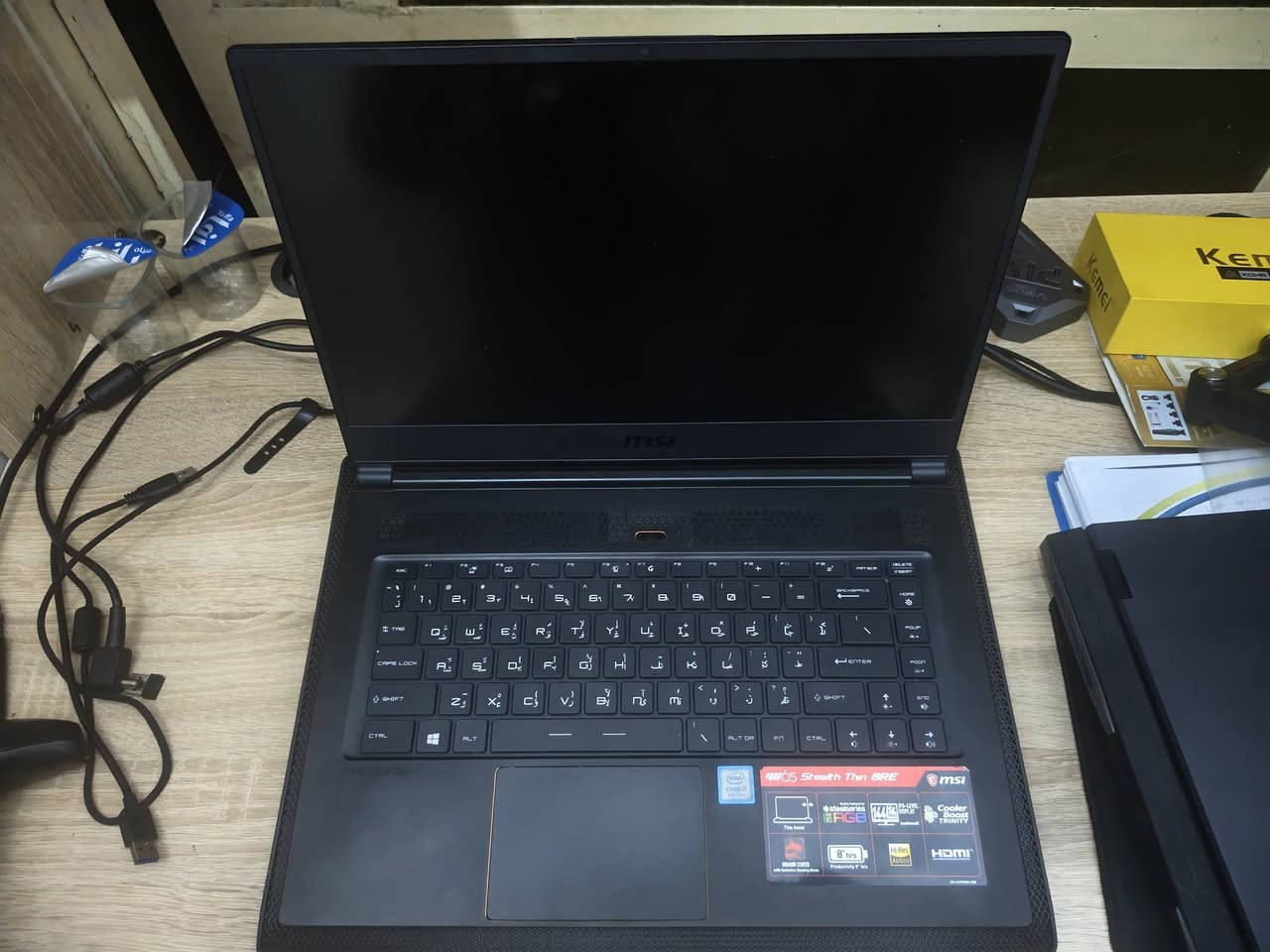 سلام عليكم
لابتوب msi 

معالج i7 - 8th h  

كرت شاشة 1060 gtx 6gb 

رام 16 gb ddr4 

تخزين nvme 512 جيجا 

حالة اللابتوب بالصور نظيفة جدا  حتى تنظيف ما تحتاج 
عارضها ب ٦٠٠ قفل قفل قفل  جوة ال ٦٠٠ لا تراسلني الي تعجبه يرسلني واتساب *********** ملحقاتها جنطة و شاحنة و ماوس

نص مكتوب في الصور:
- About Installed RAM 16.0 GB Speed: 2667 MHz Processor Intel(R) Core(TM) i7-8750H CPU @ 2.20GHz 2.20 GHz Graphics Card 6 GB Multiple GPUs installed Storage 477 GB 242 GB of 477 GB used DESKTOP-MKDM4QL GS65 Stealth Thin 8RE Rename this PC Copy Device Specifications Device Name DESKTOP-MKDM4QL Processor Intel(R) Core(TM) i7-8750H CPU @ 2.20GHz 2.20 GHz Installed RAM 16.0 GB (15.8 GB usable) Graphics Card NVIDIA GeForce GTX 1060 (6 GB), Intel(R) UHD Graphics 630 (128 MB) Storage 477 GB NVMe PC401 NVMe SK hy Device ID 752F0736-A56B-4F02-87A8-F7CF6704CA2D Product ID 00325-81085-78472-AAOEM System Type 64-bit operating system, x64-based processor Pen and touch No pen or touch input is available for this display Frequently asked questions How does having 16 GB or more of RAM impact my PC's performance? Can I run modern applications smoothly with this RAM capacity?