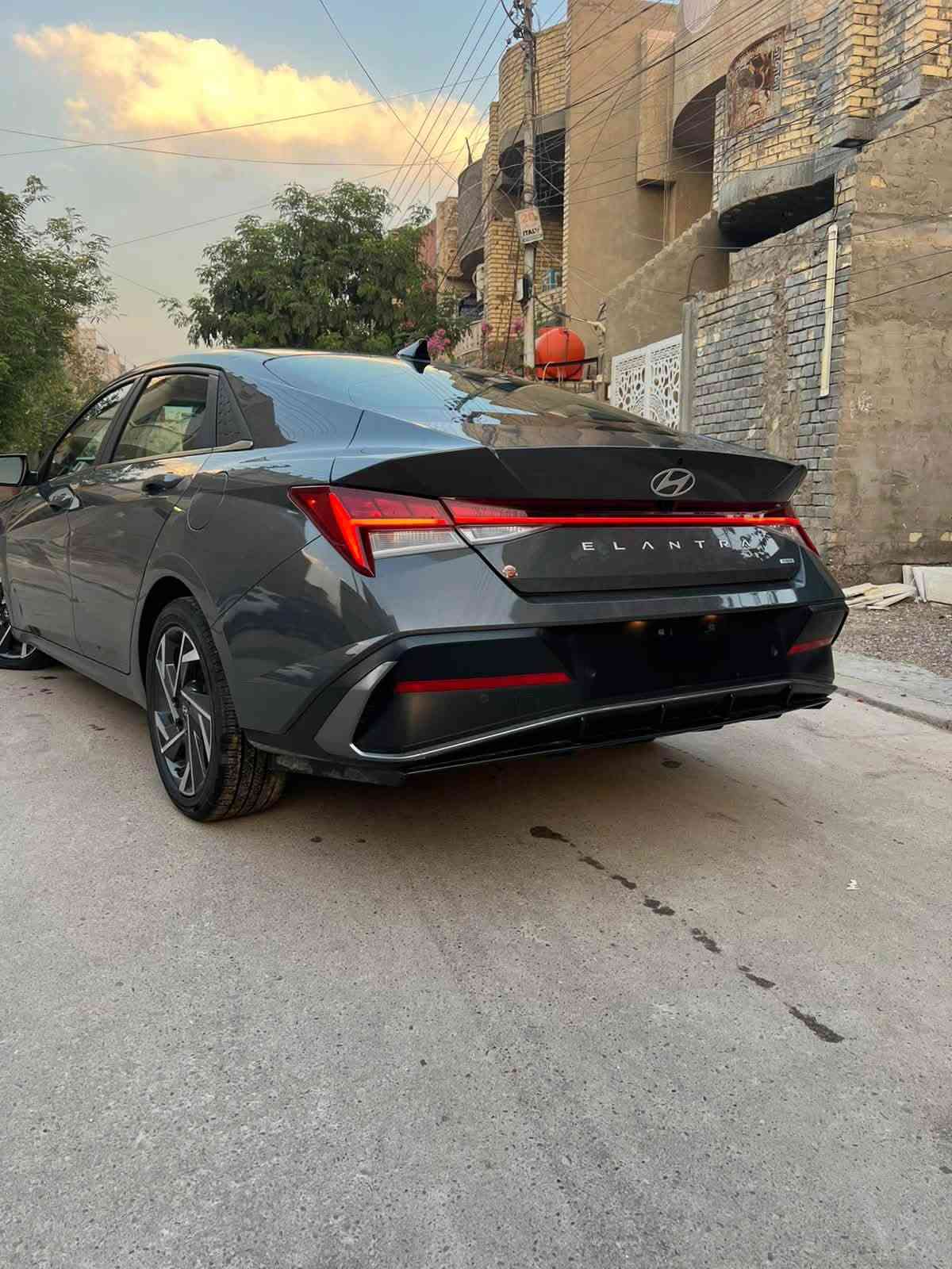 🚘 Hyundai Elantra Hybrid 2024 Limited وارد أمريكي 🇺🇸

✨ Limited – فل أوبشن
🔹لون رصاصي غامق موضح بالصور
🔹 هايبرد 1.6 GDI
🔹 قير DCT 6 سرعات
🔹 فتحة سقف كهربائية 🌙
🔹 جلد H-Tex
🔹 مقاعد أمامية تبريد + تسخين 🔥❄️
🔹 كرسي سائق كهربائي + ذاكرة
🔹 شاشة وسطية 10.25” + شاشة عدادات رقمية 10.25”
🔹 Navigation + Apple CarPlay + Android Auto
🔹 شحن لاسلكي 📱
🔹 نظام صوت Bose Premium 🔊
🔹 Smart Key + تشغيل عن بُعد
🔹 Smart Trunk
🔹 LED أمامي وخلفي
🔹 جنوط 17”
🔹 كاميرا خلفية + حساسات
🔹 Blind Spot + Rear Cross Traffic
🔹 Lane Keep Assist
🔹 Smart Cruise Control
🔹 Forward Collision Avoidance
🔹 Highway Driving Assist
🔹 أنظمة أمان متكاملة

⛽ اقتصادية جداً بالوقود ومناسبة للاستخدام اليومي
 
للاستفسار على الرقم ***********
                                                  ***********
