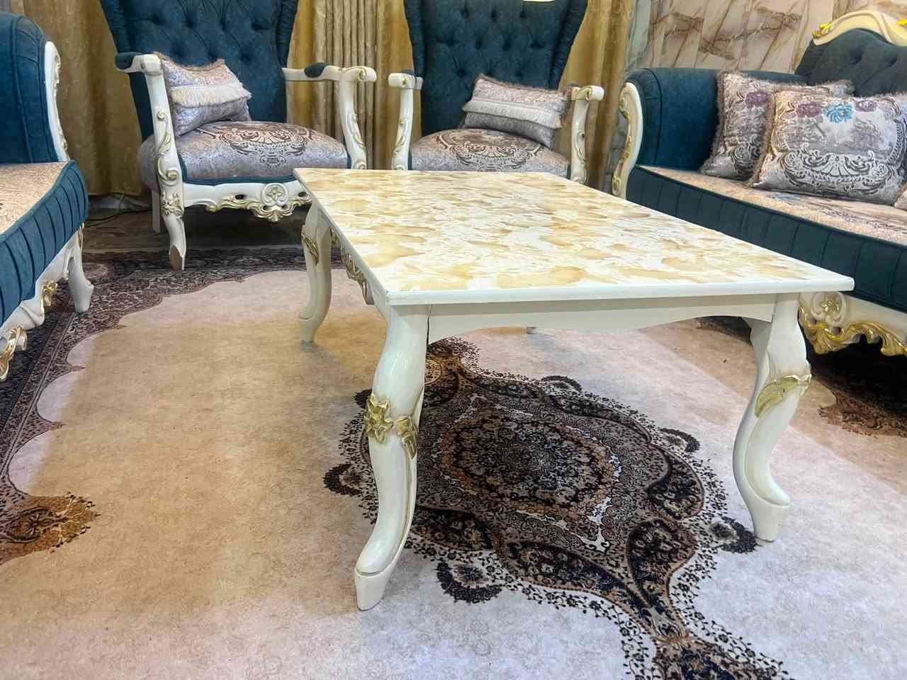 تخم تركي خشب زان جديد استعمال اشهر نظافة 💯   عشر مقاعد مع وسطية الشعر ٩٠٠ مكانه المنصور ***********
