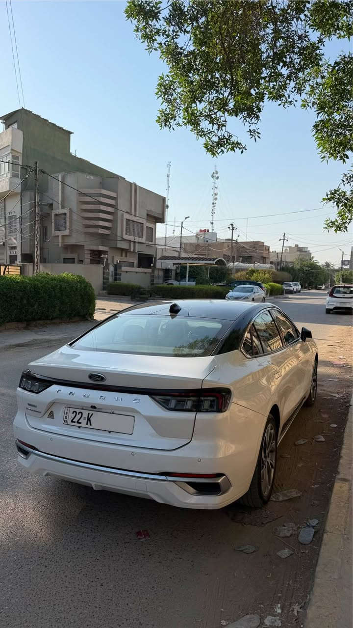 ٢٠٢٤ فورد تورس فئة تيتانيوم خليجي وكالة القاصد 
مواصفات السيارة 
* المحرك: 2.0L EcoBoost Turbo
* 4 سلندر
* القوة: 232 حصان.
* العزم: 382 Nm
* القير: أوتوماتيك 8 سرعات
* الدفع: أمامي FWD
* أوضاع القيادة: Normal / Sport / Eco
* خزان الوقود: 66 لتر
* ويل 19
* مقعد السائق كهربائي 10 اتجاهات
* مقعد الراكب الأمامي كهربائي 6 اتجاهات
* مكيف Dual Zone.
* إضاءة داخلية Ambient متعددة الألوان
* مرآة داخلية Auto-Dimming
* تشغيل ودخول بدون مفتاح
* نظام SYNC 4.
* Apple CarPlay.
* Android Auto.
* شاشة عدادات رقمية 8 إنش
* حساسات امامية وخلفية
* نظام النقطة العمياء 
* مانع الاصطدام الامامي
* مثبت سرعة تفاعلي 
* المحافظة على المسار
* سقف بانورامي 

حادث السيارة
- pdr ربع الجاملغ الامامي وحافة البنيد وصبغ على كد المكان 
- pdr بالجاملغ الخلفي جهة الراكب بس زغير جداً والضربة صايرة بالدعامية الخلفية
-  ضربة خفيفة بالباب خلف السائق
السعر ٢٣٠ وبيها مجال 
للتواصل خاص او واتساب *********** كربلاء, العراق
