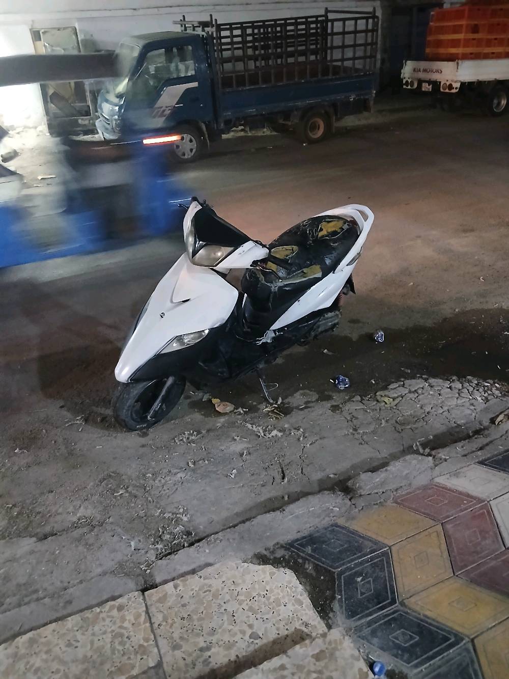 سلام عليكم دراجه جي تي ار ثعلب للبيع سعر ٣٥٠ قفله ٣٠٠ يرادله ترتيبات شغاله وكهربائيات كله شغاله نواقصه قليله دوشمه وهيج امور الي يريده مكاني حريه