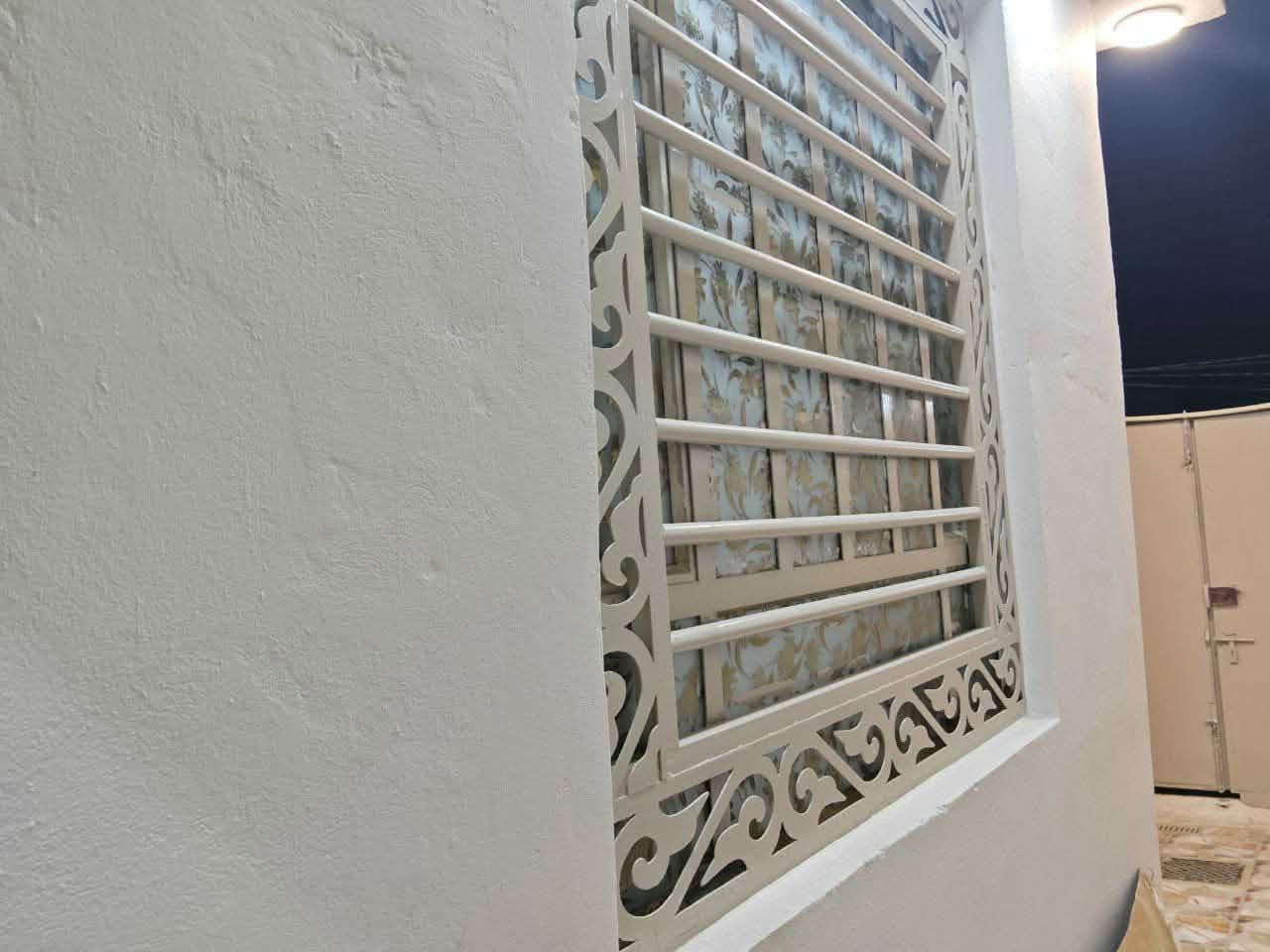 للبيع بيت 100 متر طابق  ونص
حي النداء خاف مول بغداد 
السعر 90 مع المجال 
بناء جناي 
يحتوي البيت على غرفتين صالتين ومطبخ واستقبال وصحيات

للأستفسار: ***********
