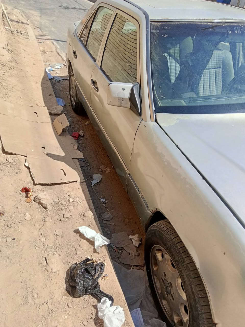 السلام عليكم بيع مستعجل مارسدس لبيع سياره من حداديه طخم تاير مكينه وكير  كله جديد. تبريد منضومه جديده بس كمبريسره  يفصل فقط وسياره جاهزه من جميع نواحي بديه جارد  رقمه صلاح دين  صاقطه نهايت الخمسه وعشرين راعيه يريد مداور سعره 38وبيه مجال   مكانه ناصريه شطره   
رقم ***********
