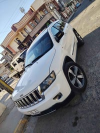 جيب جراند شيروكي • موديل ٢٠١١ • محرك ٥٧٠٠