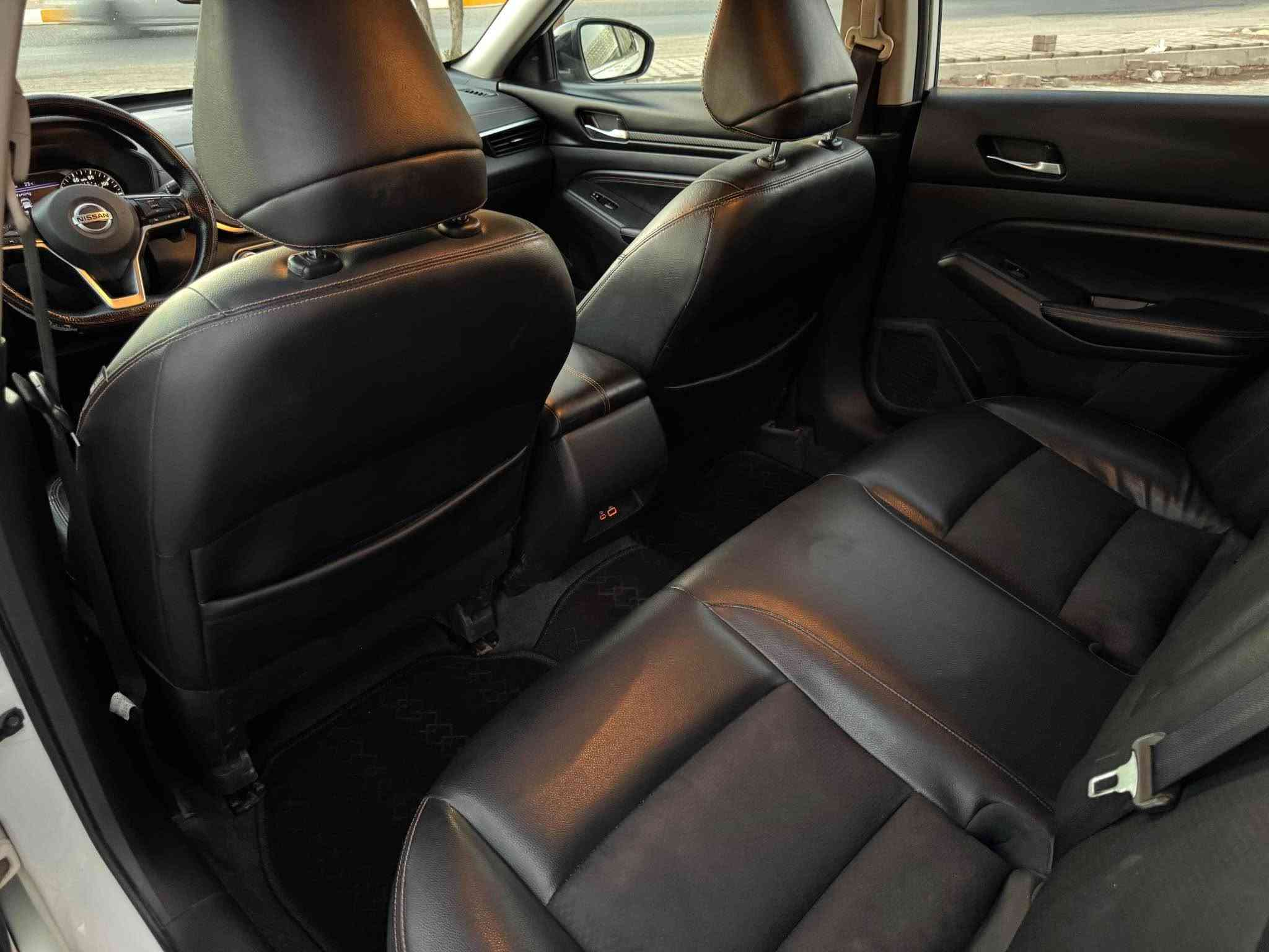 السلام عليكم 
نيسان التيما 2020 مواصفات SR 
#سعر 144 وبي مجال 

1N4BL4CV2LC225494

( رجاءآ الى مايعجبه ومو شراي  ينورنه بسكوته لا يعلق لا يتصل ) 
والشراي يجي يشوف السياره وميكون خاطره الا طيب 
رقم سليمانيه دولي جديد ، هزه وبراد وسنويه الى 2031 
#الضرر فقط جامرلغ جهه السكن مبدل بلادي بدووون دواخل بدوون ايرباك 
#بجم_كبس✔️
وباقي الملاحظات مذكور بالسونار 
#المواصفات 
_بصمه تشغيل +ابواب+ صندوق
_ويل كروم حجم 19 بلادي 
_ تشغيل عن بعد 
_تحكمات استيرن 
_شفتات بلاستيرن 
_كشنات كامل جلد +كشن السايق كهرباء
_شاشه حجم وسط لمس 
_رادارات + حساسات جانبيه 
_تنبيه الخروج من المسار 
_مثبت سرعه 
_عدسات زينون بلادي 
#ماشي 71 الف ميل 
السياره نظيفه ومسويله ادامه دهن محرك وهايدروليك الگير مبدل بوقته 
#مكان السياره #ديالى_قضاء_خانقين 
للاستفسار / *********** ☎️ خناقين, ديالى
