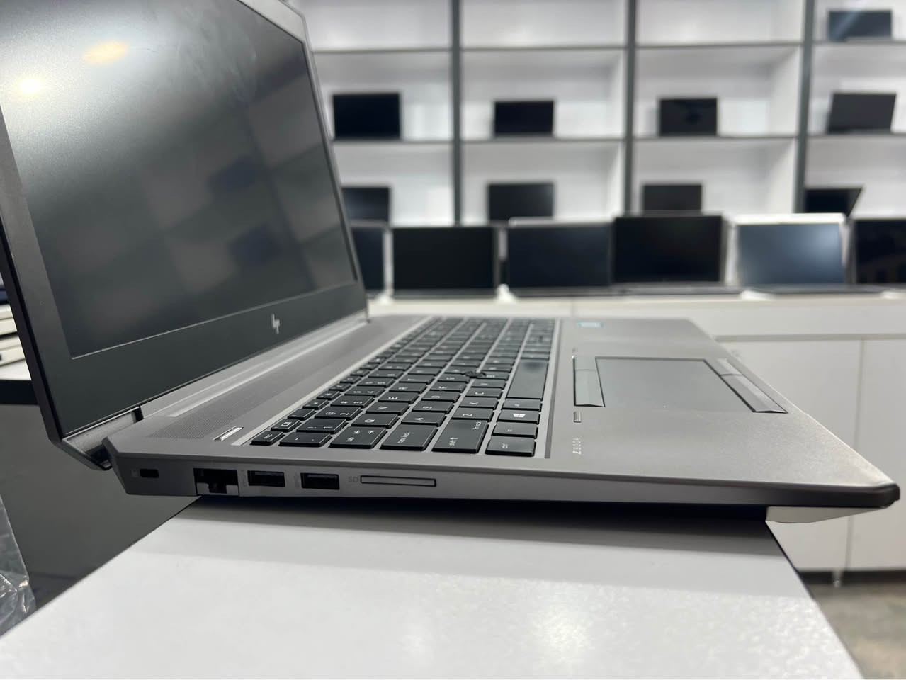 Hp zbook g6 
كوراي 7 جيل تاسع H 
ram 32 DDR4 
ssd 512 
15.6 FHD
T1000 4gb كارت خارجي 
كارت داخلي 16 كيكا انتل

نظافة عالية نفس الصور - رام وهارد قابل للتطوير

مكتبنا اربيل شارع سلطان مظفر -
واتساب ***********
السعر 600 الف - ضمان شهر استبدال

ملحقات شاحن حقيبة ماوس ماوس باد

راسلني اي موديل بالك اكدر اوفره الك أربيل, العراق
