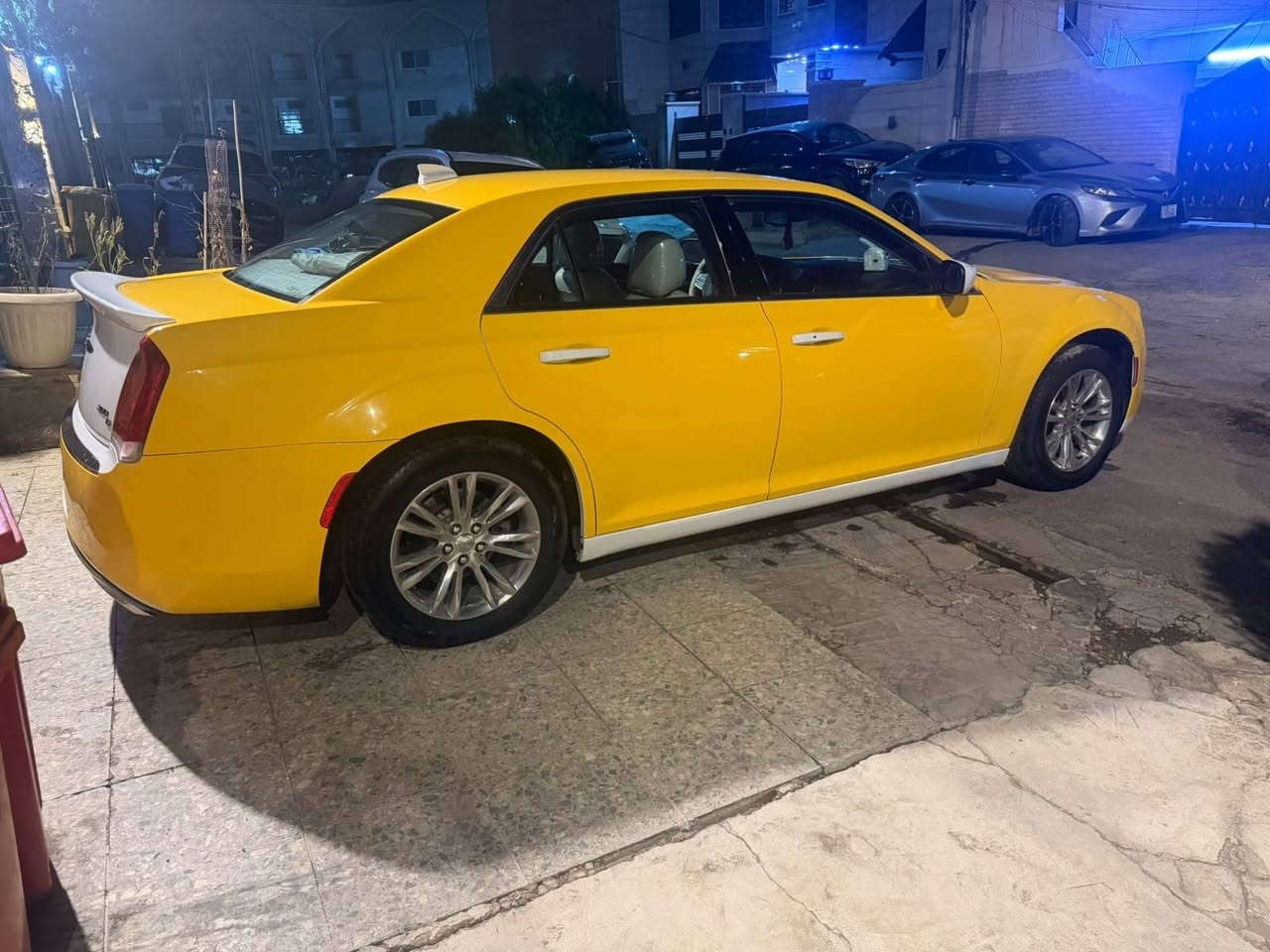 للبيع مستعجل 
اوباما 21 اصل للبيع دواخل ابيض حادثها دعاميه اماميه وربع من البنيد فقط السياره جاهزه من كلشي ويل جديد تخم تاير كير مكينه حداديه تبريد كامل مكمله  رقمها بغداد انكليزي سعرها 285 وبيها مجال للطيبين مكان السياره بالكوت للاستفسار اتصل على الرقم ***********
