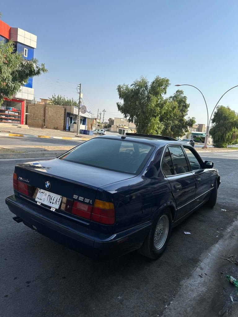 bmw e34 525i A 1990
مۆدیل 90  کرایتە 95 
ئاڕم  پلاستیک 
گێڕ تۆماتیک  ،،،
 مەکینە بیلاد 525ی کەپس و تاک دیجتاڵ
پێش گەورەو ،، لایت فانۆس ، ئاڵقە 
داعەمی پێشو دوای بیلادی 
سبوغ عام کورە لۆ جوانی 
پشت و پێش کەپس قرچ و چاڵ و شوختی نیە  بەدەنەشی  دەسکاری نەکرایە

ناو ڕەساسی    دەبڵ ئەڕباگ 
کوشن ،، جڵد،،،هیتەر،، کارەبایی
تەبرید  بەشەرت  ، تەبرید مەرکەزی
بەرگە دەرگای جاڵد 
4 جام  کارەبایی  
سلاید  کارەبایی 
سوکان  ئەڕباگ 
شاشە ئایپاد
ئاوێنە کارەبایی و گوێ بەرخە
حەوت  کەلە 
ویل موشەبەک 

جوار تایەو ویلی  نوێیە  پاتری نوێیە 
ڕۆنی مەکینەو هایدرۆلیکی گێڕی نویە
گێڕی تەپەی  نیە

چی بەشەرتە؟  دەعامی  لۆ دەعامی  بەشەرت
گێڕو مەکینەو  تەقەو ڕەقەو تەپەو ئەکسل و گاردن و شەیال و  دەعم و بڕاوەو وەرگەڕاو  ئەولیاتی  ئاڕم  و کارەبایی و ڕزیوی بەشەرت 
لەدوای یەک سەنت مەسرەف مەگەڕێ 
موشتەری  ئەوە  ڕەقەم مۆبایل  *********** 
نرخیشی  44 وەرەقەو و یەک مەجالی برایانە كويسينجاك, أربيل
