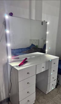 ميز تواليت للبيع مكاني بغداد الحريه للتواصل واتس 07902334664