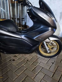 PCX • ١٢٥ • جيل أول