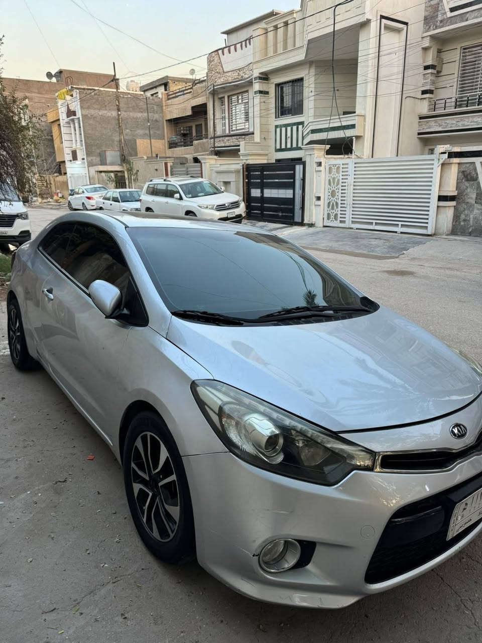 للبيع فورتي 2014 كوبي تك باب
رقم بغداد الجديد هزه جديده سنويه باسمي
محرك 2000 
السيارة فول أعلى مواصفات
حادثه بنيد مبدل فقط بدون دواخل
مكاني الدورة او كرادة
رقمي ***********
