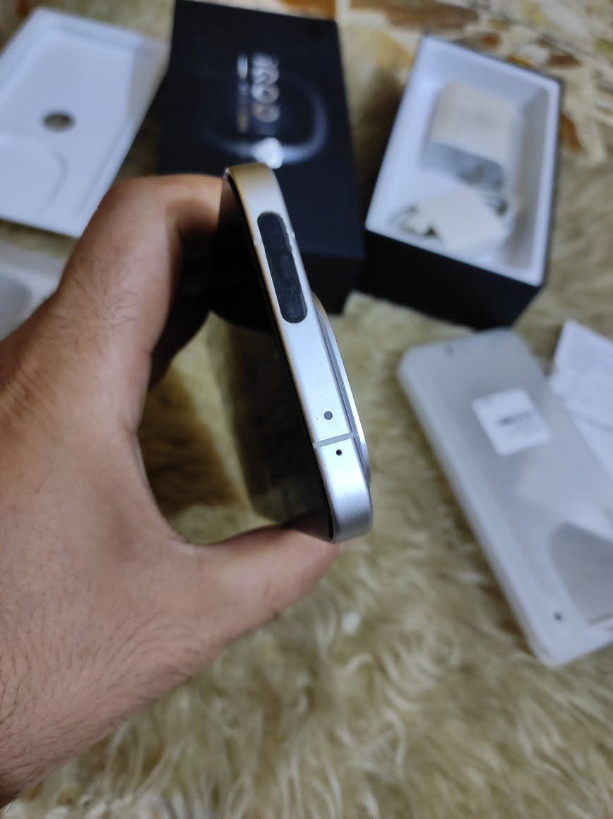 سلام عليكم اخوان جهاز IQoo 15 نسخه bmw مكفول كفاله عامه مع كامل ملحقاته مع كفر ولاسق اضافي ذاكره 256-12+12 معروف مواصفاته بطاريه 7000 معالج 8اليت جيل الخامس احدث معالج لهذا العام مع كامرات احترافيه بوضاع متعدده شاشه سامسونك m14 2k بتحديث 144 وهواي مواصفات تكدر تبحث عنه للمراوس فقط فقط تقديرا لسعره حاليا بحدود 850 الف  مكاني بغداد مدينه الصدر توصيل ماعندي للاستفسار اخاص او وات ساب ***********
