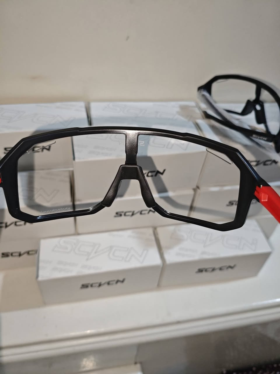 سلام عليكم
متوفر نظارات رياضية بتقنية Photochromic 

المتغيرة تلقائياً مع ضوء الشمس🌄🌇

ماركة /SCVCN أصلي ✅💯

تفاصيل اكثر خاص 🌹

 متوفر توصيل جميع المحافظات 5💸
*********** 📞واتساب
