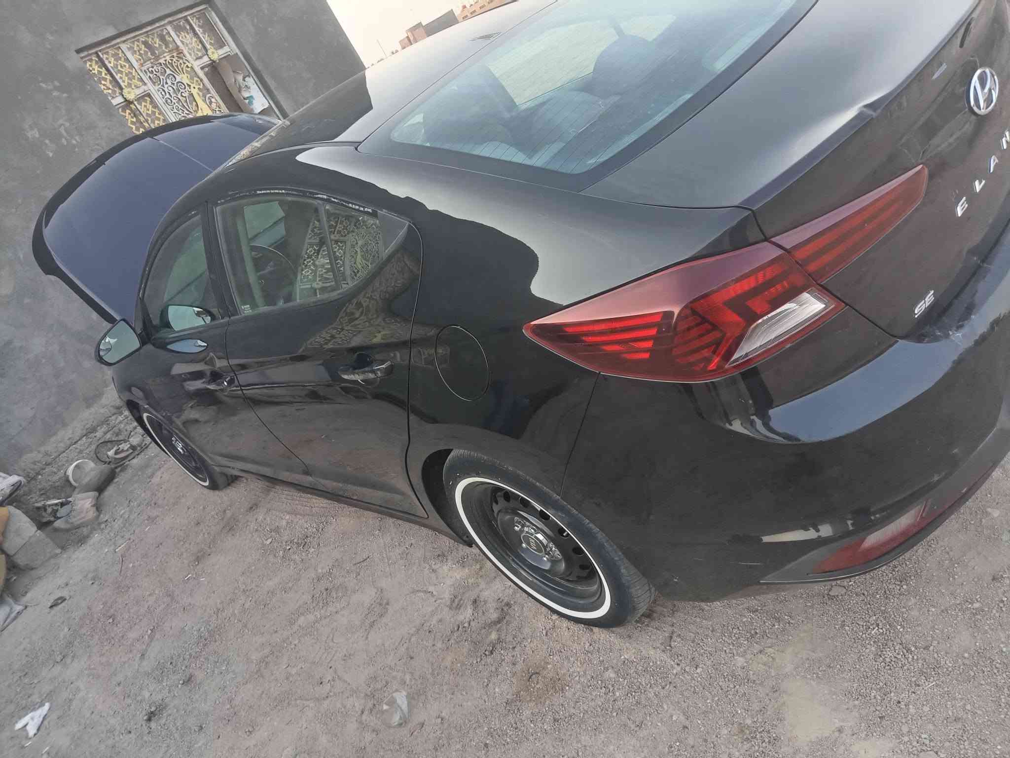 النتره ١٩ حره بسمي اريد مروس بتكسي بيه جملق فقط *********** مكان سماوه

نص مكتوب في الصور:
- اخ من هل عالم البائس Abdullah Alshbli