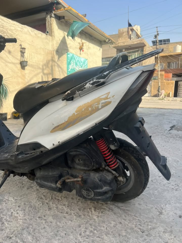 السلام عليكم ماكس 140 كوري نضيفة بيهة نواقص وترتيبات حالياً  طافية مكسور السويج وعفتهة ما سويتهة تجي تشوفهة وتاخذهة مكاني بغداد الكرادة كمب سارة *********** سعرهة 300 الف
