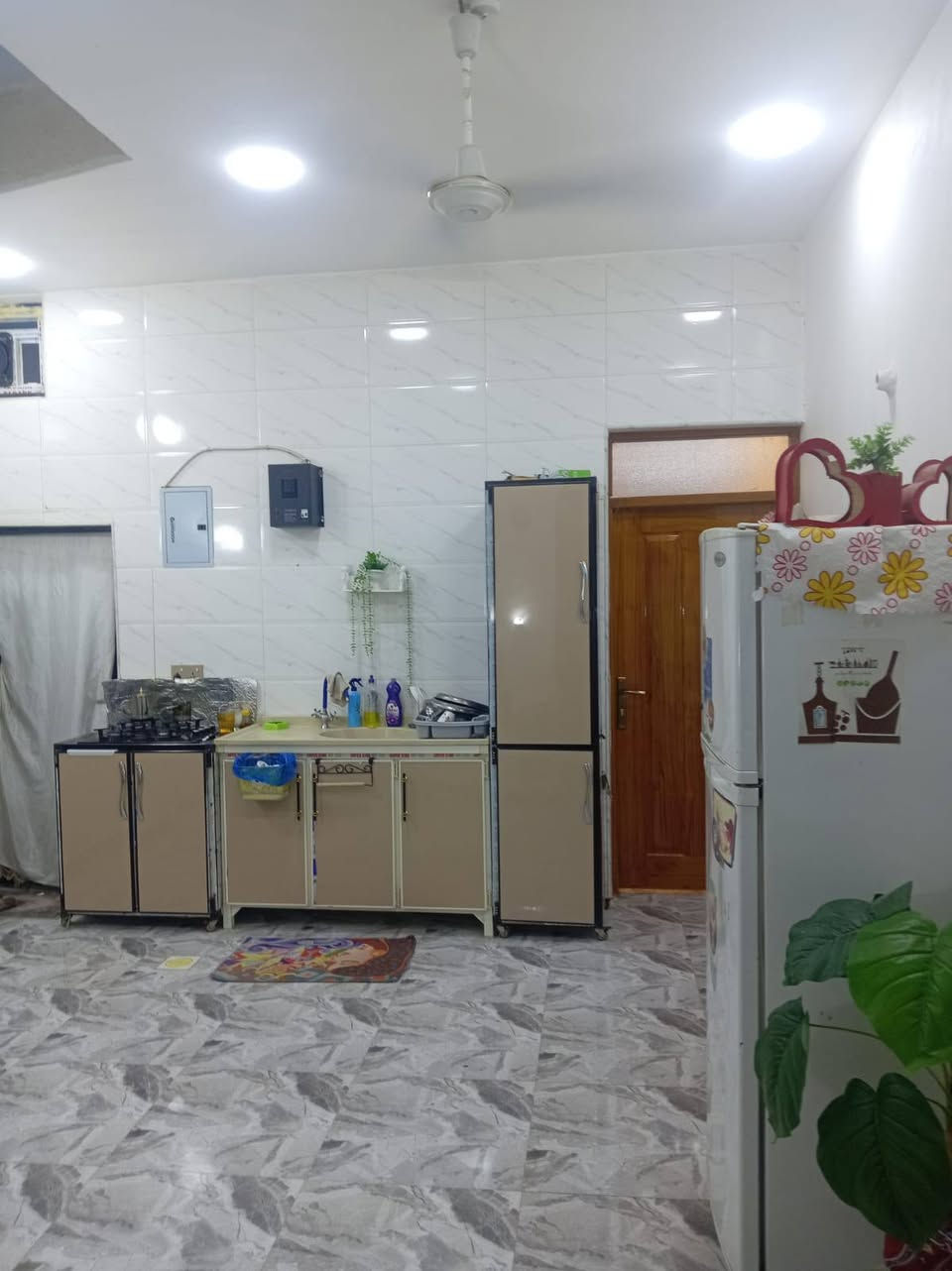 مشتمل للبيع ١٠٠م طابو زراعي كوت حي الحكيم قريب على الحولي بناء حديث مرقم من قبل البلدية بناء طابوق السعر المطلوب ٣٨ وقابل للتفاوض للإستفسار الاتصال على *********** أو مراجعة مكتب دلالية الروان
