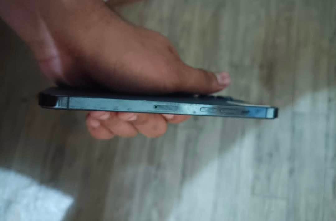 سلام عليكم تلفون 12 برو ماكس ثاكره 512 بطاريه 82 ما فتوح تلفون وتروح تفحص جهاز وتر 375 وبي مجال بصيط المكان بغداد المحموديه حي العسكري  *********** هذه رقمي بي بس وتساب وليري يجي خاص
