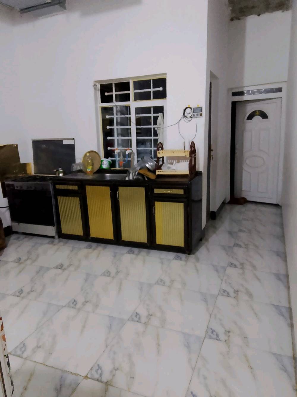بيت للبيع 80 متر حي النصر الثانيه قرب جسر الرابع البيت بلديه جديد نضام دكت سعر 35 
***********
ممكن تذكر شنو نوع السند/الطابو؟ وهل البيت صرف لو عليه أي قيود أو مشاكل بالمعاملة؟: 
بدون مشاكل بلديه
كم عدد الغرف والصحيات والمطبخ بالبيت؟ وهل بيه حوش/سطح/مخزن لو لا؟: 
غرفة نوم واستقبال
شنو سنة البناء تقريباً؟ وهل البيت مجدد بالكامل لو يحتاج شغل بسيط؟: 
2025
ممكن توضح الموقع أكثر: أي زقاق أو علامة قريبة بالضبط غير حي النصر الثانية قرب جسر الرابع؟: 
فرع مسجد عائشه 
السعر 35 مليون نهائي لو بيه قابلية للتفاوض؟ وإذا أكو، شكد آخر سعر؟: 
قابل للتفاوض بشكل بسيط