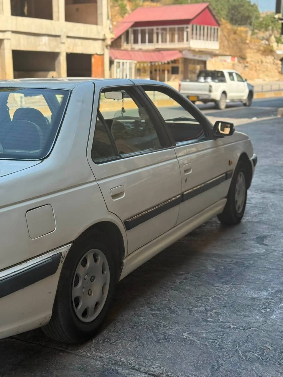 السلام عليكم بيجو بارس اوتوماتيك للبيع
محرك فرنسي 
طخم تايرات جديد
سيارة مرتبه مال بيت
تبريد مابيها قفلها 45 ورقة 
***********
