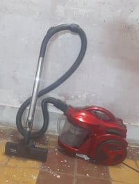 مكنسة كهربائية • مستخدمة
