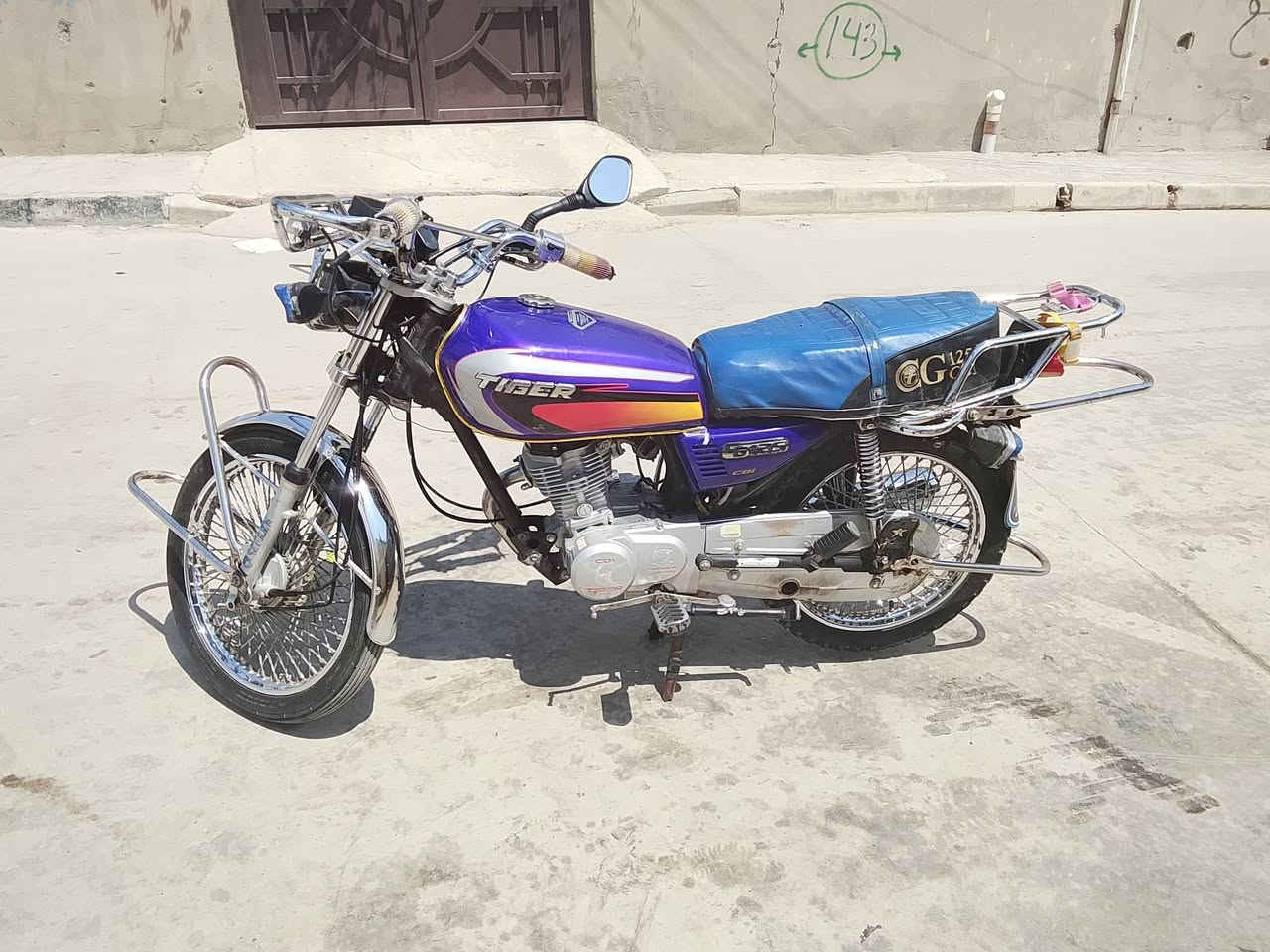 🏍ماطور تايكر 2020
✅ما مفتوح 
✅كهربائيات كلها شغاله كيلو متر +رون 
✅ وزن ثقيل ابو الختم
⚡ شرط شلعه ومعدل
✅ شرط انضف من الصوره
💸 سعره 550 وبي مجال حك جيتك   
📞 *********** بي واتساب
