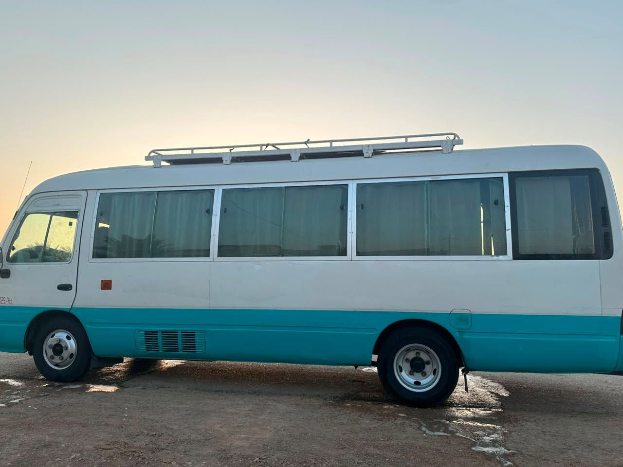 كوستر جاهزه كير ومكينه كفاله موديل 2005 السياره تخم تاير تبريد  دوشمه قلاب كرنفال ماذب عليها الف دينار كبل الشاع *********** عنوان السياره واسط الحي
